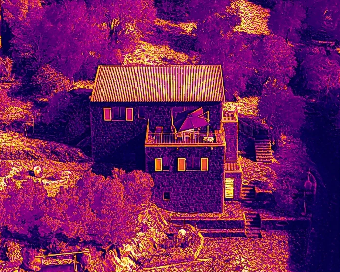 maison vue en caméra thermique par drone en Haute-Corse